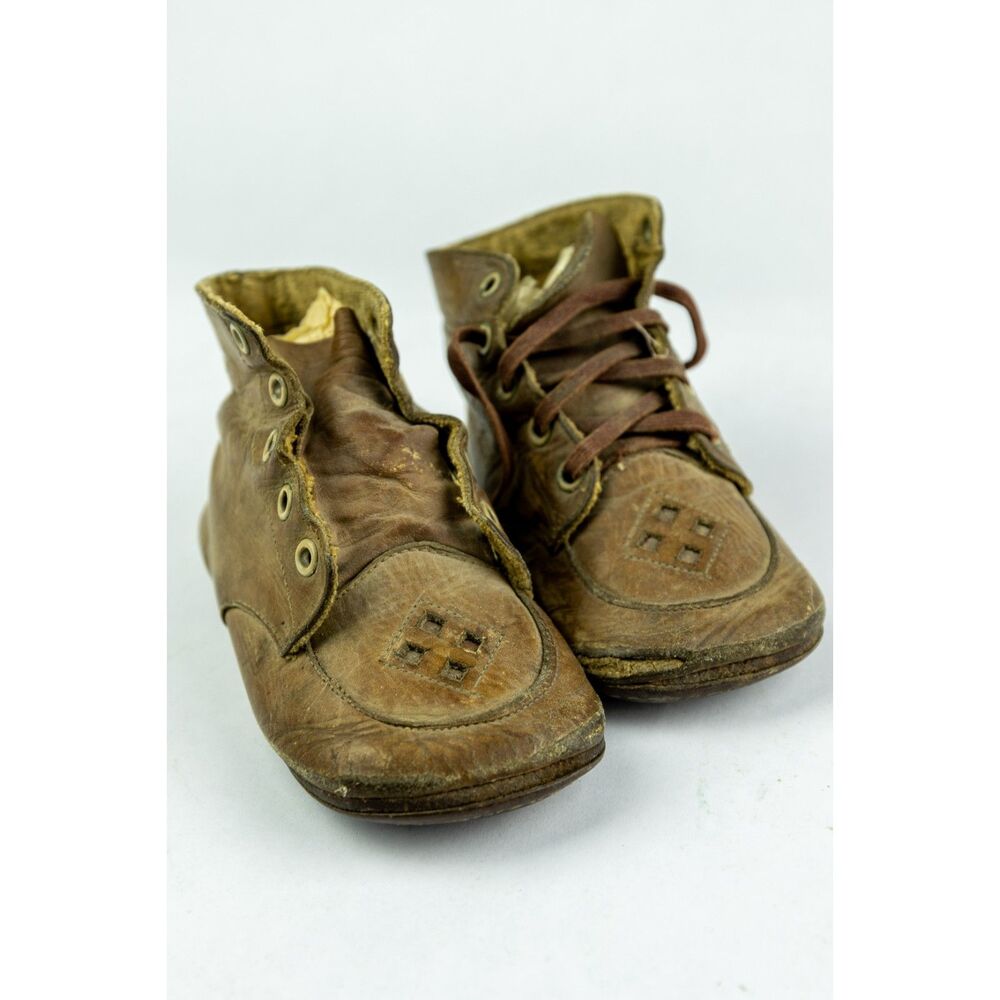 Collectible Antique Handmade Brown Diamond Leather Lace Up Child Shoes